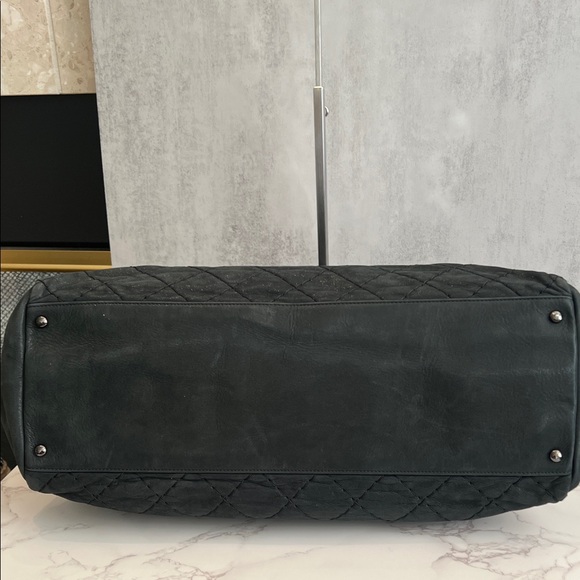 CHANEL Just Mademoiselle Tote Bag Black Iridescent Quilted Leather - Picture 13 of 15